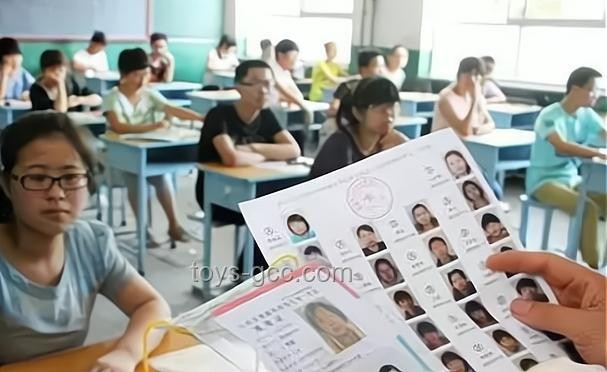 家长们考场外花样整活，如何有效引导与规范